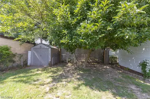 6096 Wareham Dr, Parma, OH 44129 photo 34
