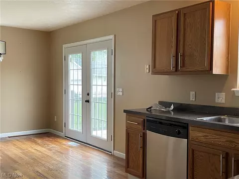 744 E 232nd St, Euclid, OH 44123 photo 7