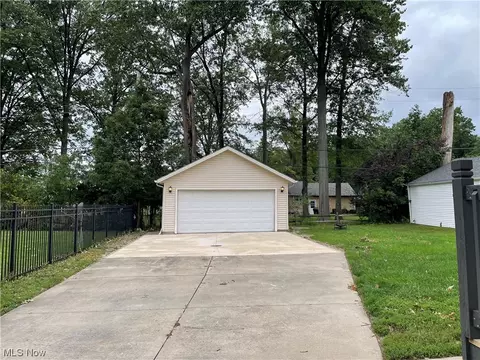 744 E 232nd St, Euclid, OH 44123 photo 4