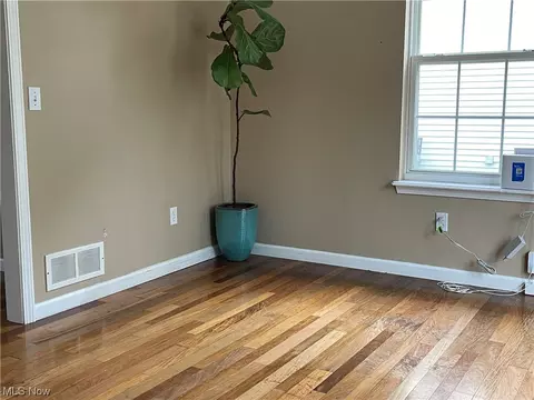 744 E 232nd St, Euclid, OH 44123 photo 8