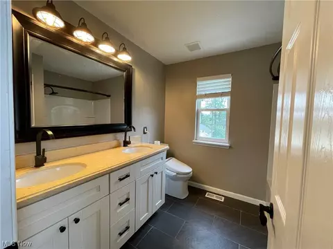 744 E 232nd St, Euclid, OH 44123 photo 12