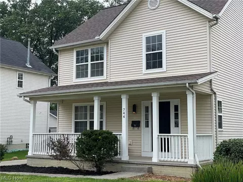 744 E 232nd St, Euclid, OH 44123 photo 1