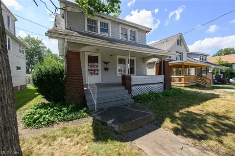 1015 Clarendon Ave NW, Canton, OH 44708