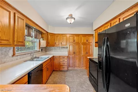 3948 Cox Rd, Barberton, OH 44203 photo 13