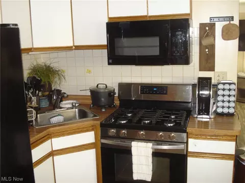 5910 Morningside Dr, Parma, OH 44129 photo 5