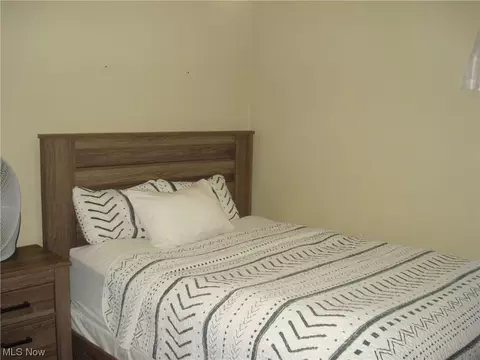 5910 Morningside Dr, Parma, OH 44129 photo 7