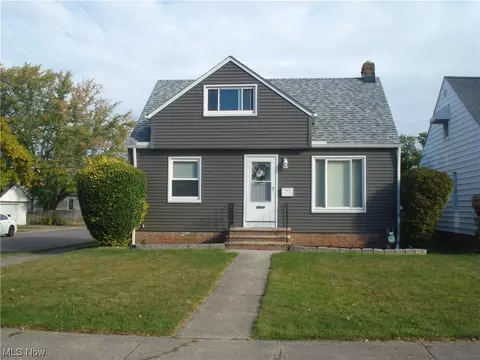 5910 Morningside Dr, Parma, OH 44129