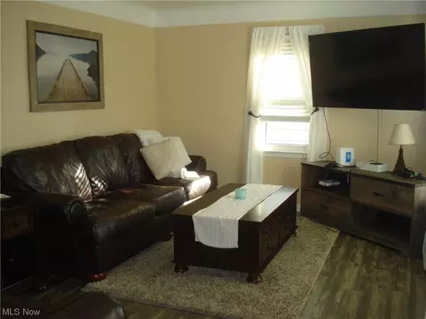 5910 Morningside Dr, Parma, OH 44129 photo 2