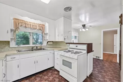 35855 Solon Rd, Solon, OH 44139 photo 4