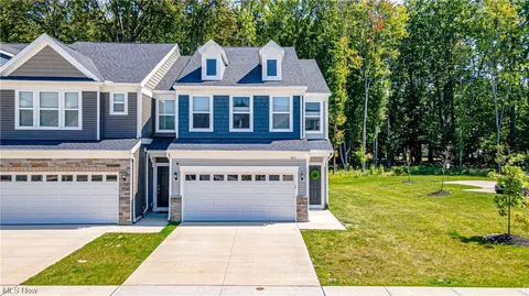 863 S Greenway Dr, Westlake, OH 44145