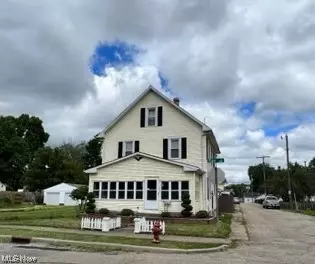 377 Ray Ave NE, New Philadelphia, OH 44663