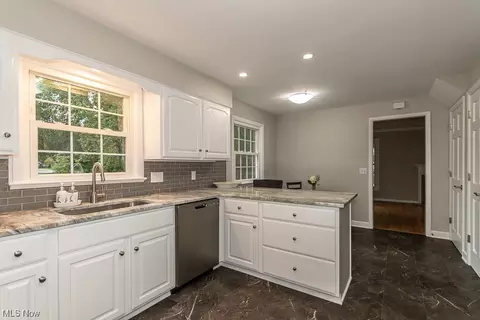 8260 Windham Dr, Mentor, OH 44060 photo 9