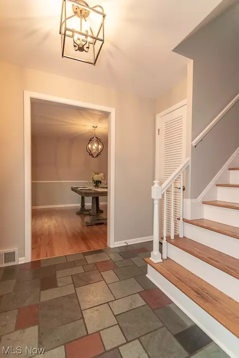 8260 Windham Dr, Mentor, OH 44060 photo 2