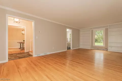 8260 Windham Dr, Mentor, OH 44060 photo 3