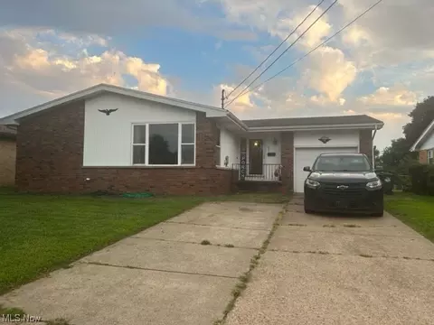 1901 Rockland Ave, Belpre, OH 45714