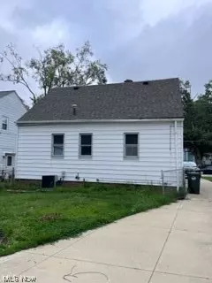 5203 Maplecrest Ave, Parma, OH 44134 photo 3