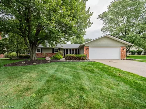 505 Locklie Dr, Highland Heights, OH 44143
