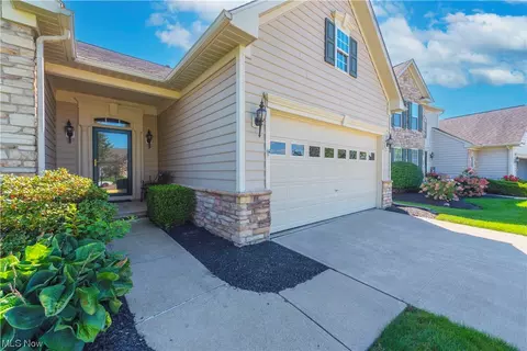 5609 E Breezeway Dr, North Ridgeville, OH 44039