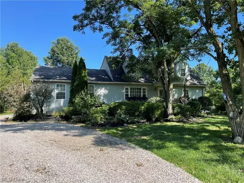 7114 Risden Rd, Vermilion, OH 44089