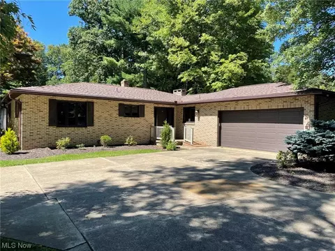 2552 Armstrong Dr, Wooster, OH 44691