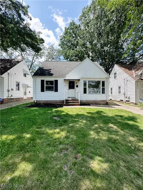 5428 E 135th St, Garfield Heights, OH 44125