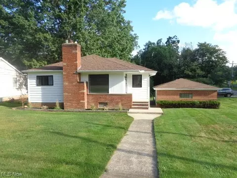 5506 W Ridgewood Dr, Parma, OH 44129