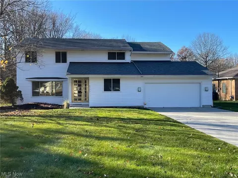 4790 Porter Rd, North Olmsted, OH 44070