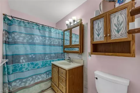 731 E 258th St, Euclid, OH 44132 photo 4