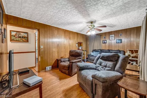 731 E 258th St, Euclid, OH 44132 photo 5