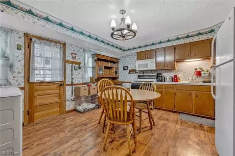 731 E 258th St, Euclid, OH 44132 photo 2