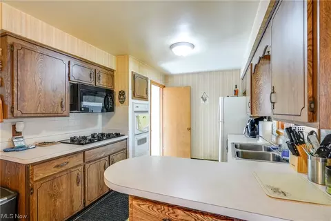 2575 Meister Rd, Lorain, OH 44053 photo 13