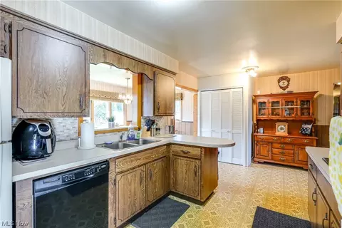2575 Meister Rd, Lorain, OH 44053 photo 14