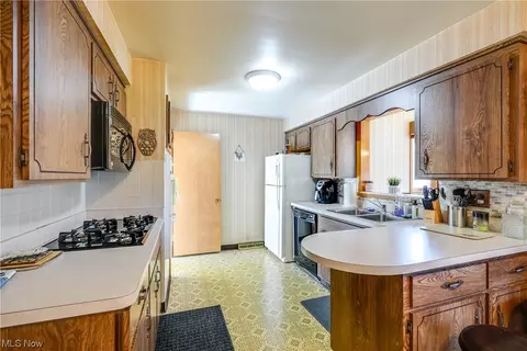 2575 Meister Rd, Lorain, OH 44053 photo 12