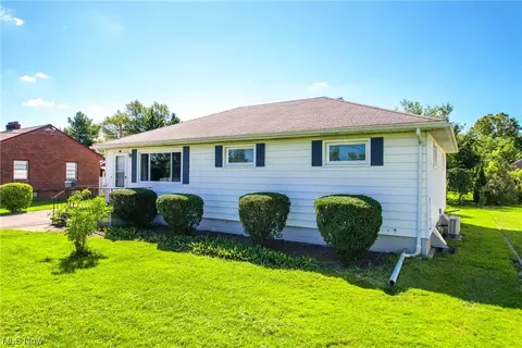 2575 Meister Rd, Lorain, OH 44053 photo 3