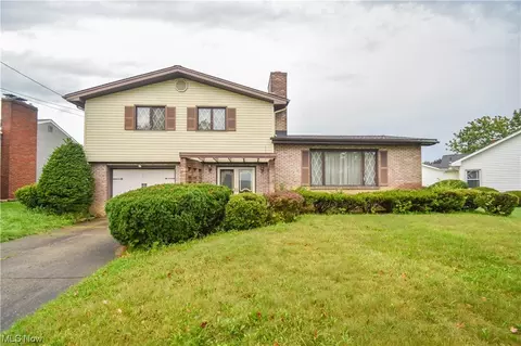 907 Lawrence Ave, Girard, OH 44420