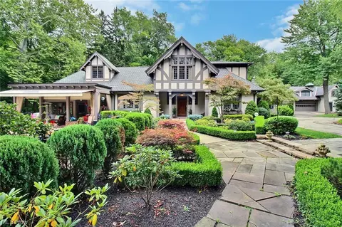 11908 Lake Shore Blvd, Bratenahl, OH 44108