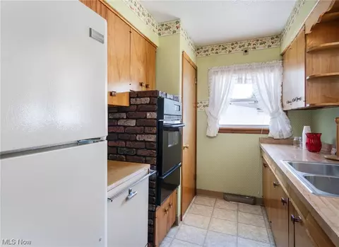 117 Edgewood St, Elyria, OH 44035 photo 5