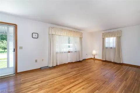 117 Edgewood St, Elyria, OH 44035 photo 2