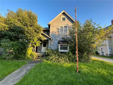 853 Summit St NW, Warren, OH 44485