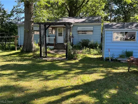 2903 Lincoln Dr, Ashtabula, OH 44004 photo 2