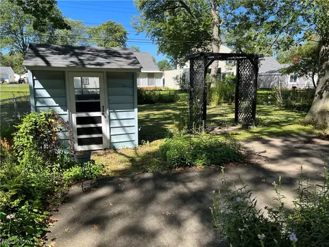 2903 Lincoln Dr, Ashtabula, OH 44004 photo 3