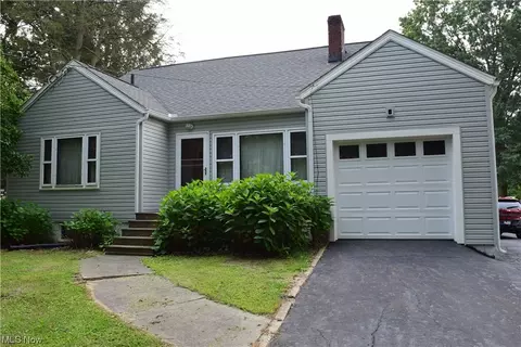 1194 Midland Ave, New Franklin, OH 44203