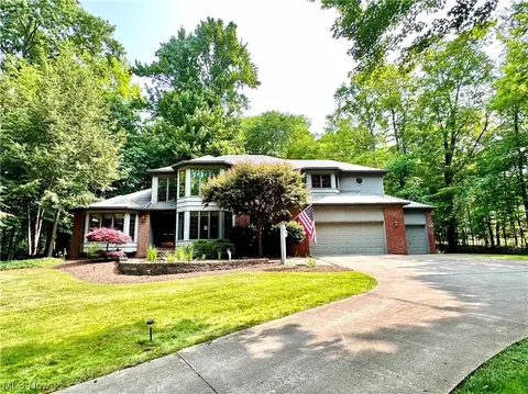 100 Stonecreek Ln NE, Howland, OH 44484