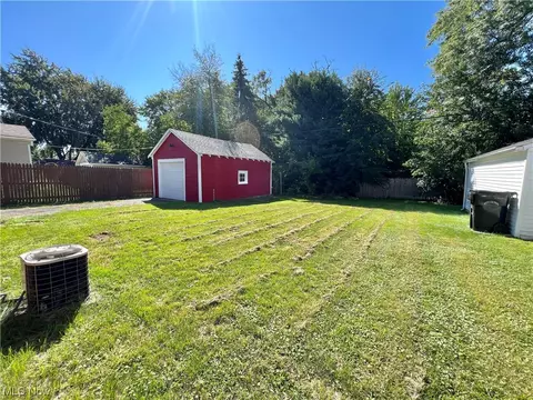 1049 Bell Ct, Elyria, OH 44035 photo 31