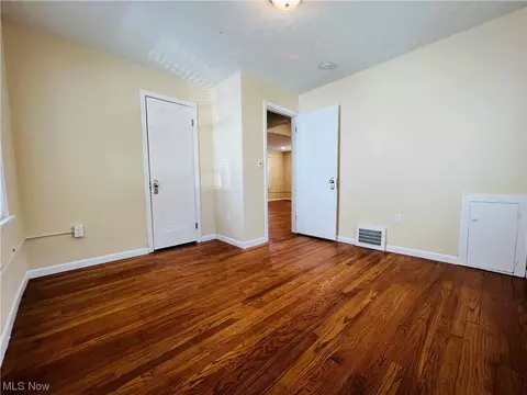 1049 Bell Ct, Elyria, OH 44035 photo 8