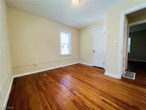 1049 Bell Ct, Elyria, OH 44035 photo 7