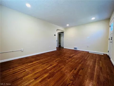 1049 Bell Ct, Elyria, OH 44035 photo 5