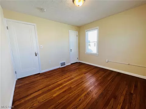 1049 Bell Ct, Elyria, OH 44035 photo 13