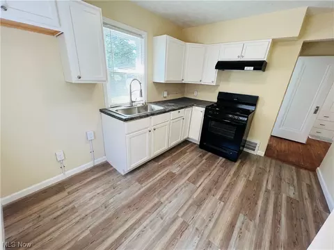 1049 Bell Ct, Elyria, OH 44035 photo 15