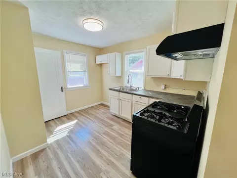 1049 Bell Ct, Elyria, OH 44035 photo 18